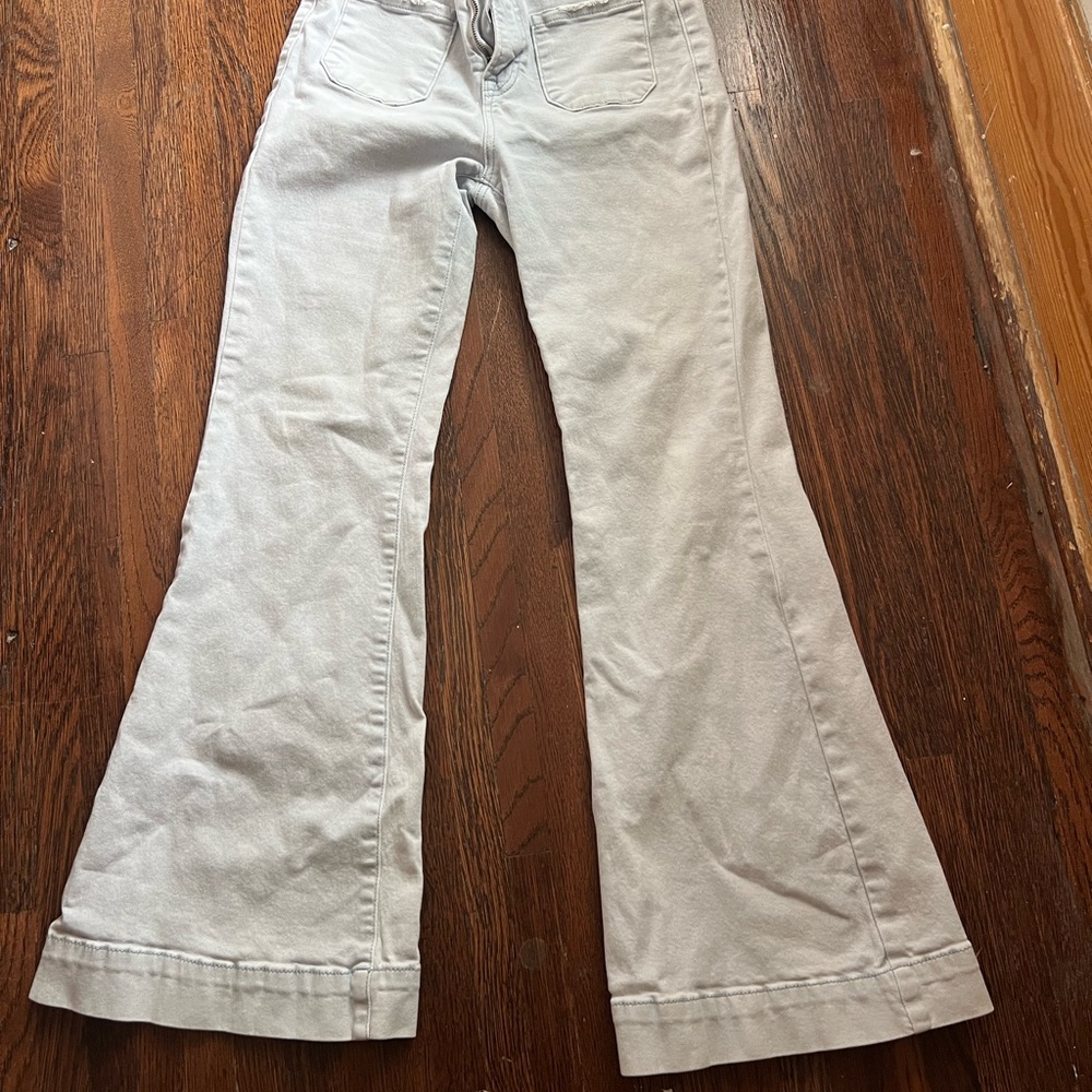 Chic Women's Flare Jeans in Light Gray